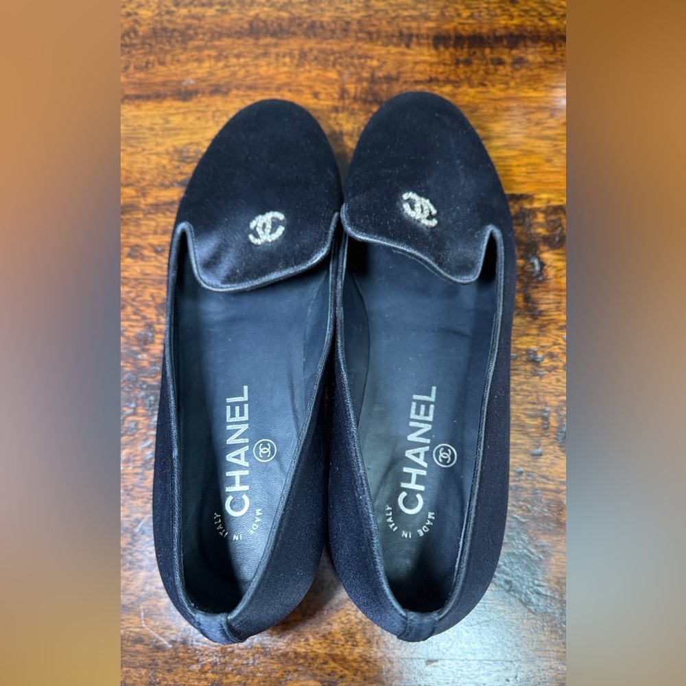 Chanel Satin Flats with Pearls on Heels - Picture 6 of 16